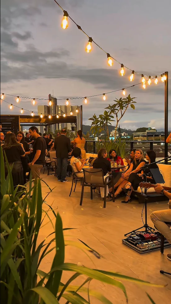 ROOFTOP GARDEN